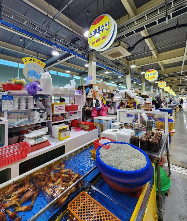 janggohang fish market inside